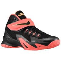 nike soldier viii nike voor grote jongen basketbal schoenen zwart peach cream donker grijs helder ma Super Goedkope pyhbg356